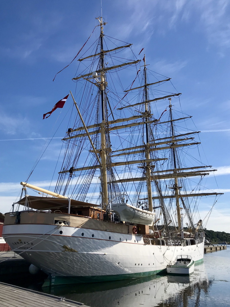 training ship, day, transportation, no people, outdoors, sky, nautical vessel, sea, mode of transportation, 2K, moored, pole, mast, water, nature, sailing