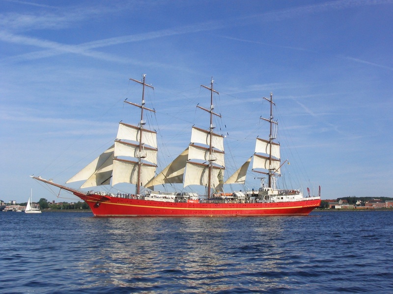 transportation, tall, maritime, building exterior, boat, 1080P, architecture, outdoors, historical, fishing boat, day, sky, waterfront, nature, masts