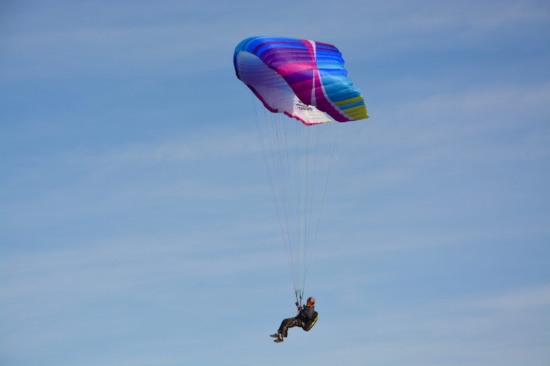 parachute, 5K, skydiving, paragliding, leisure activity, entertainment, one person, mid-air, lifestyles, wing, flying site côte darmor, adventure, air