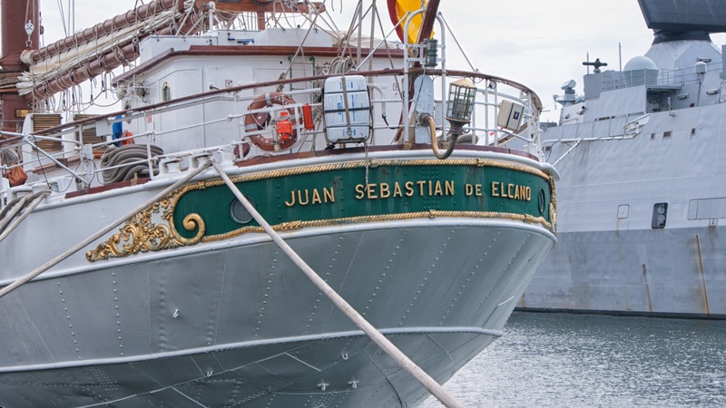 fishing industry, sailing sea-going vessel, outdoors, cruise ship, day, architecture, passenger craft, sky, mode of transportation, training ship, water
