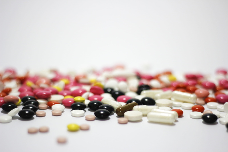 dose, pill, excess, close-up, nutritional supplement, treat yourself, medications, large group of objects, choice, the disease, get sick, white background