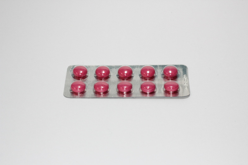 group of objects, dose, high angle view, in a row, capsule, pill, the pill, indoors, medicine, tablets, red, still life, routine, no people, studio shot