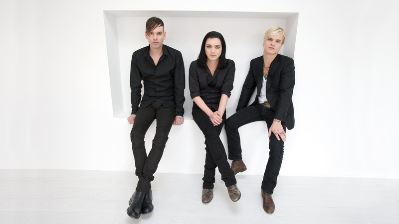 women, colleague, looking at camera, group of people, young men, Girl, well-dressed, studio shot, full length, Members, males, Jeans, indoors, young adult