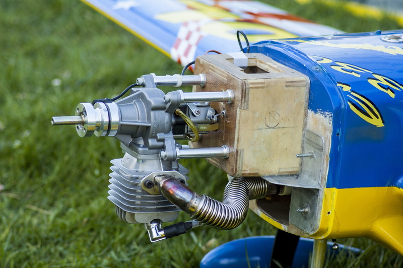 metal, model airplane, motor, technology, wheel, equipment, blue, propeller plane, field, machinery, focus on foreground, yellow, plant, internal combustion engine