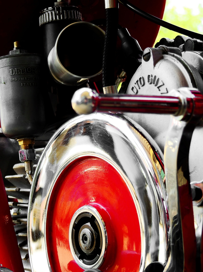 rarity, car, internal combustion engine, still life, shiny, indoors, retro styled, silver colored, Old, motor, land vehicle, Past, mode of transportation