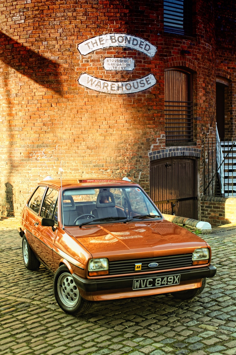 auto, text, taxi, fiesta, mode of transportation, brick wall, motor, city, repair, engine, street, wheel, wall, workshop, service, automobile, classic