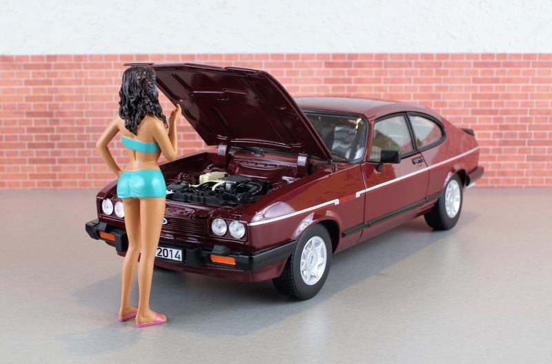 one woman only, Ford, hairstyle, transportation, breakdown, classic, Model Car, females, holding, defect, vehicle, Diorama, motor, car breakdown, standing