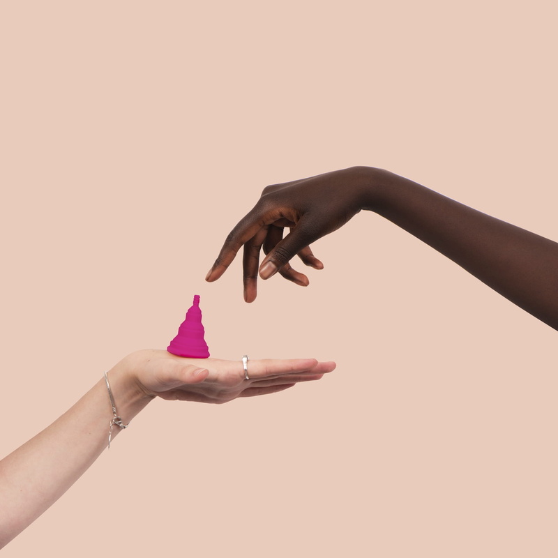 colored background, buffer, menstruation, human hand, women, human body part, people, human arm, menstrual, copy space, limb, hygiene, adult, close-up