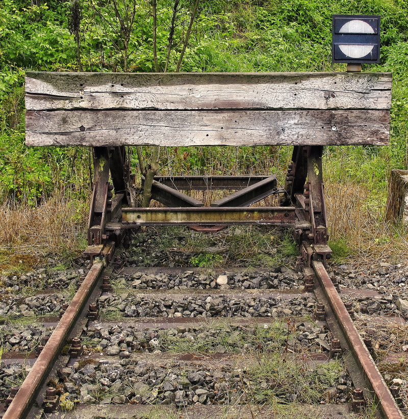 buffer, old, transportation, railway line, buffer weir, 1080P, stump track, nature, plant, mode of transportation, metal, grass, rusty, tree, wood - material
