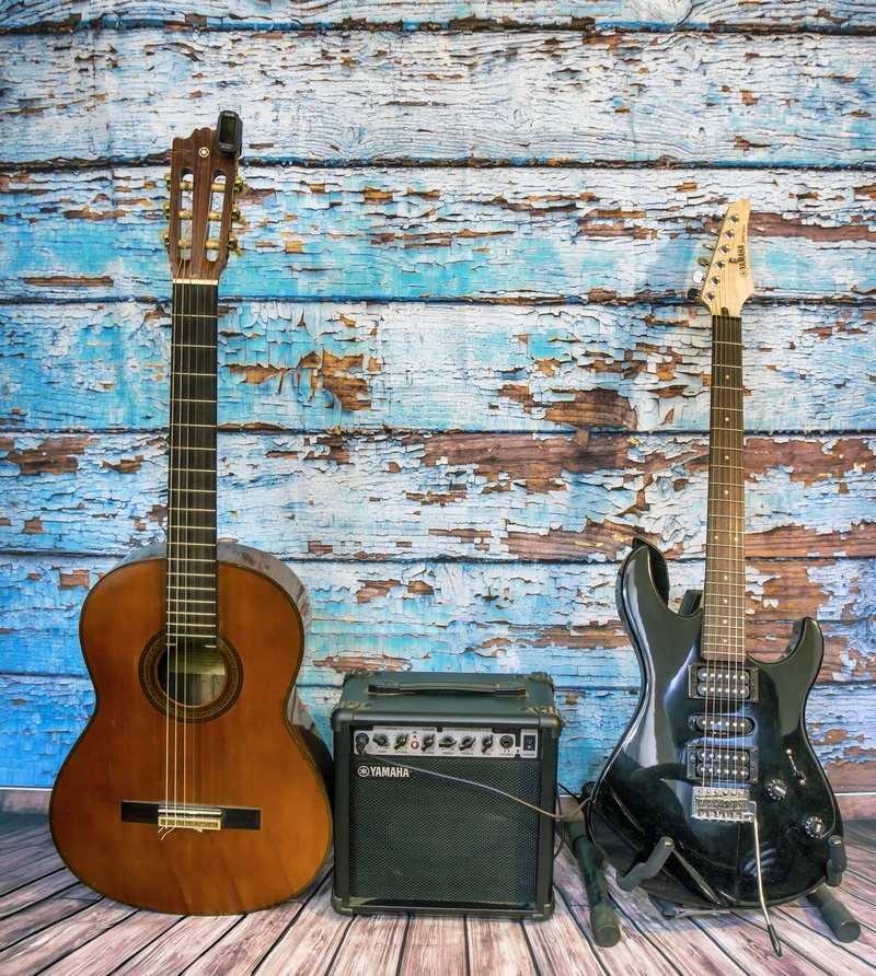 string instrument, acoustic guitar, seat, amplifier, electric guitar, indoors, saddle, musical instrument, wind instrument, day, pickup, string, musical instrument string