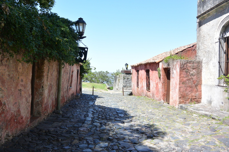 clear sky, wall - building feature, penumbra, architecture, sunlight, built structure, ruins, alley, street, stone wall, uruguay, abandonment, symmetry