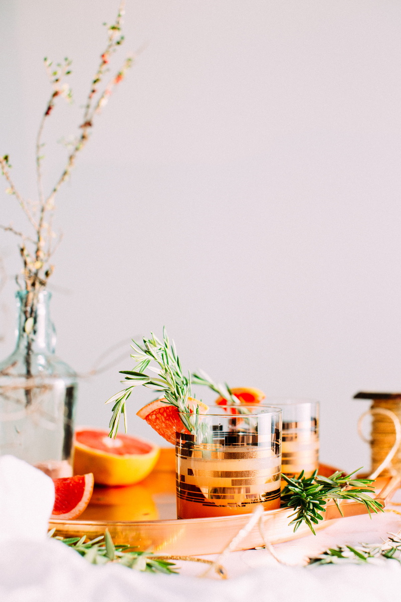 black, inside, food and drink, 2K, selective focus, plant, decoration, indoors, copy space, sliced, tray, clear, no People, beverage, shot, herb, two