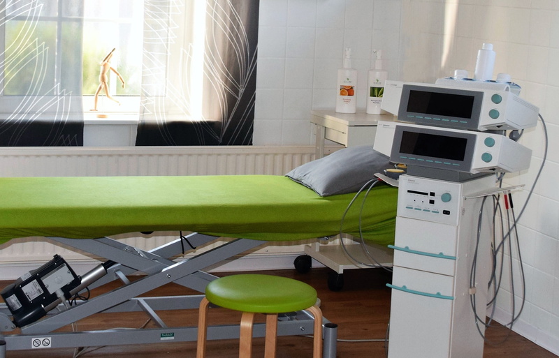 liège, indoors, seat, physiotherapy, futuristic, nature, practice, 2K, computer monitor, no people, technology, hospital, computer, green color, electro-therapy