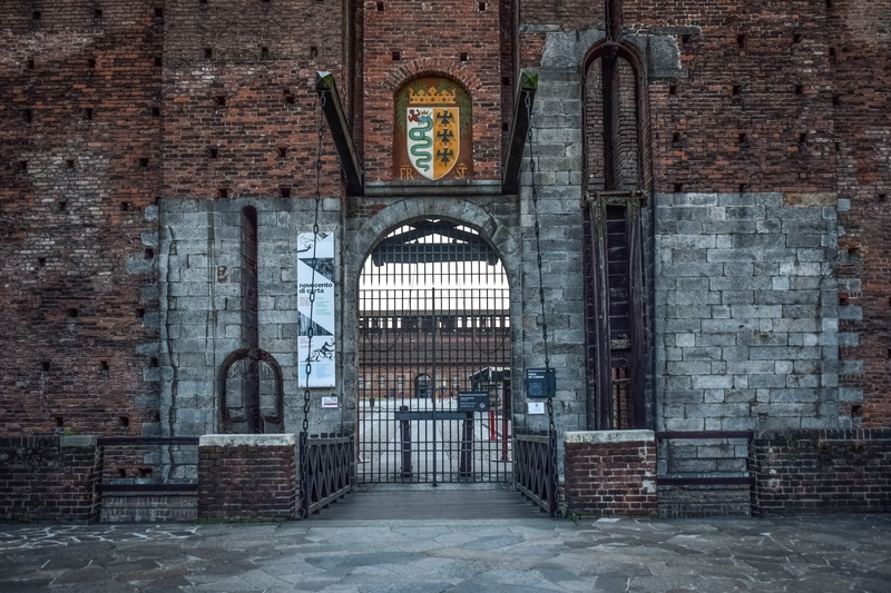 coat of arms, 5K, building, milano, arch, window, brick wall, building exterior, the past, wall - building feature, architecture, old, no people, fortress