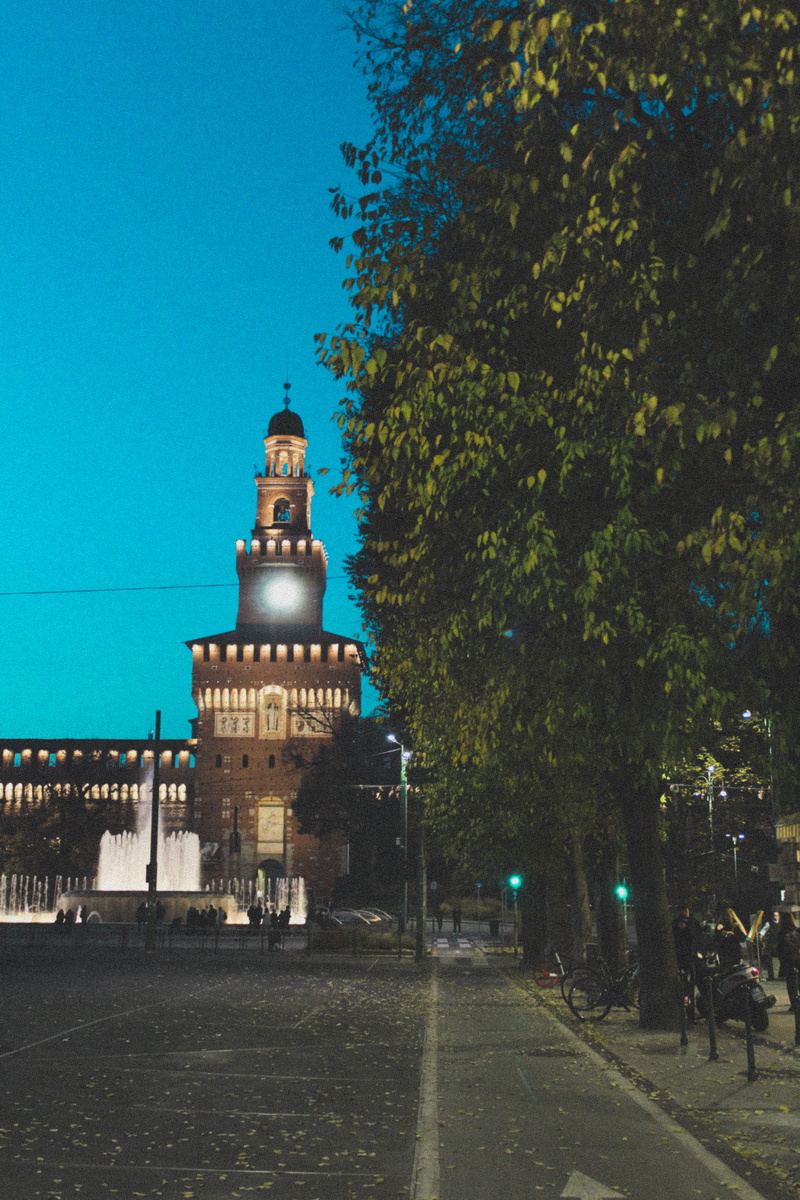 plant, fountain, 5K, tree, milano, nature, blue, road, architecture, sforzesco castle, outdoors, incidental people, city, building, direction, illuminated