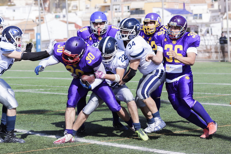 sports uniform, teamwork, shoe, campo de fútbol josé gallardo, daytime, helmet, group of people, outdoors, football, playing, american football - ball