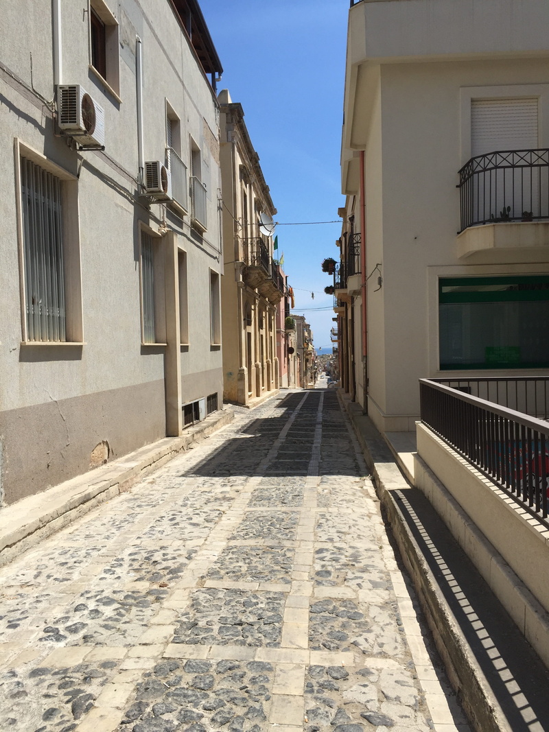 built structure, long, architecture, rail transportation, nature, Pachino, Road, day, transportation, no people, outdoors, street, Sicily, building, diminishing perspective