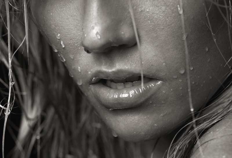 wet, photography, closeup, sweaty, raschke, 2K, lips, close-up, rain, art, abstract, x, women, monochrome, hd, juliane