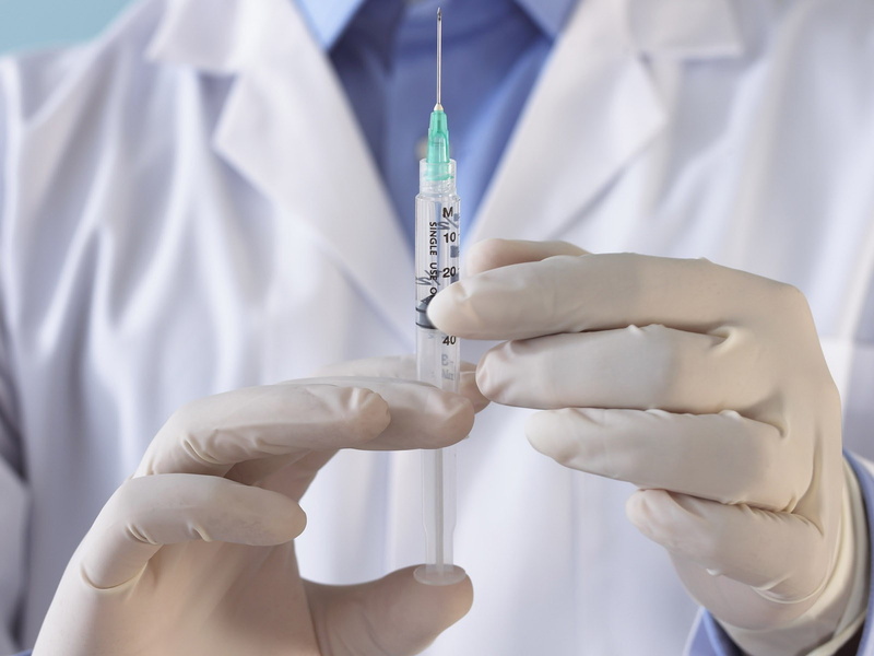 surgical glove, doctor, protective glove, occupation, needle, hand, holding, one person, people, 720P, lab coat, indoors, sharp, injecting, human body part