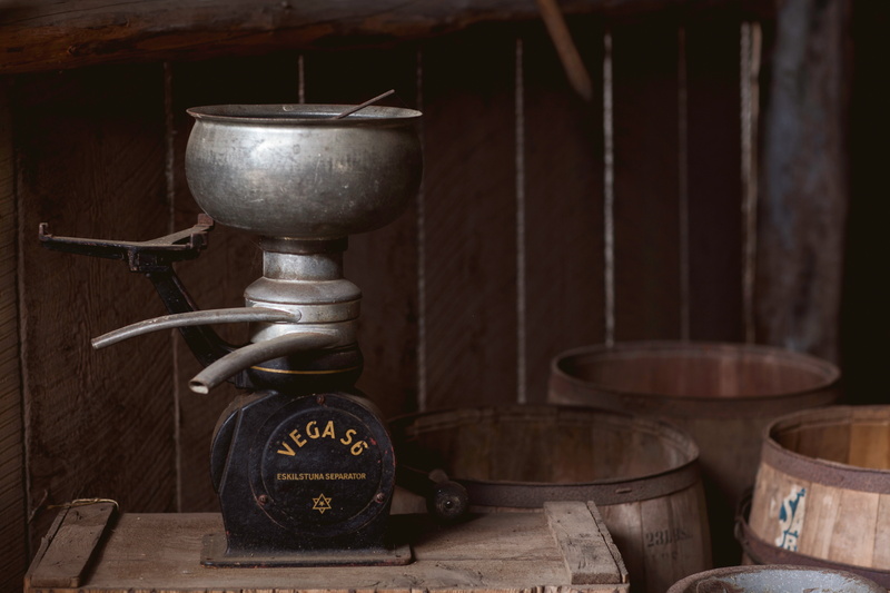 bench top, dairy, milk, history, rustic, equipment, old, grinder, valve, separator, farm, barrel, 5K, still life, close-up, metal, number, cream, historic