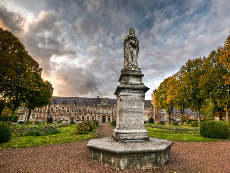 outdoors, former psychiatric hospital, building exterior, seclin, architectural column, no people, cloud - sky, 2K, grass, art and craft, statue, representation