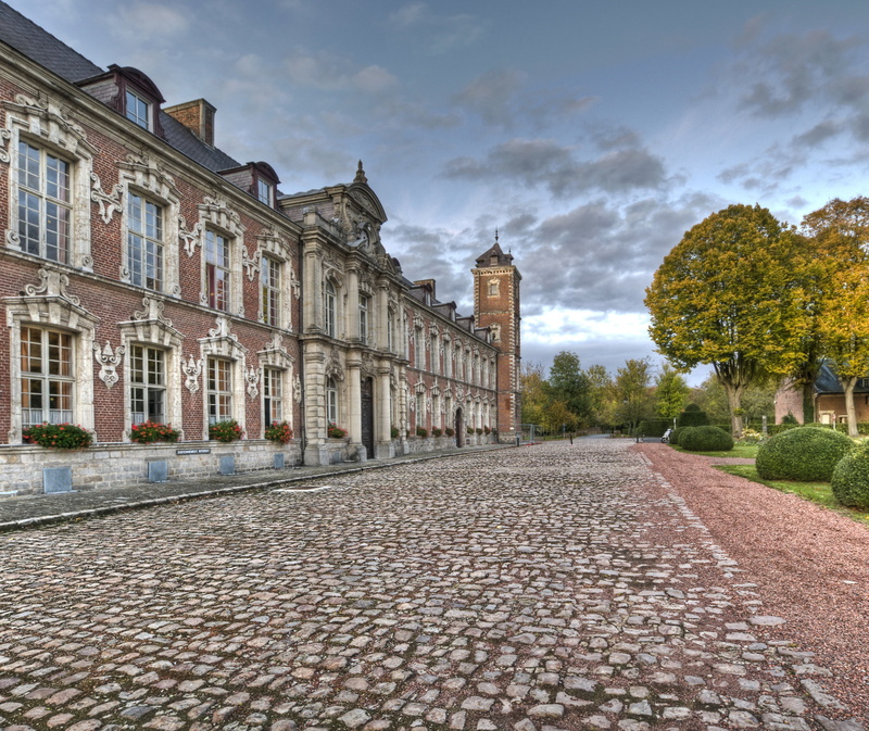 pavement, surface level, residential district, the way forward, no people, building, seclin, sky, outdoors, row house, architecture, street, former psychiatric hospital