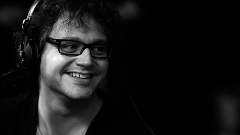 glasses, headphones, front view, looking at camera, cheerful, close-up, headshot, black, emotion, teeth, indoors, 1080P, adult, men, portrait, young adult