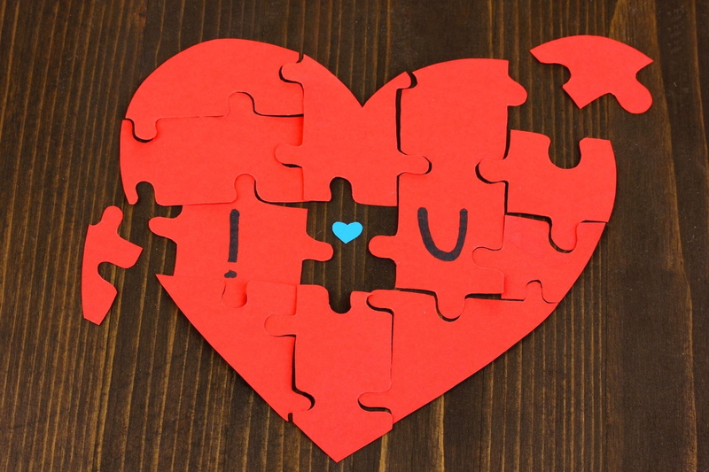 pattern, brown, wood grain, jigsaw piece, art and craft, solution, heart shape, Heart, incomplete, creativity, close-up, 1080P, red, no people, Artistic