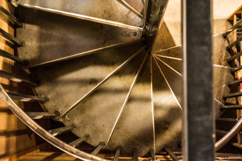 wheel, day, no people, old, spiral, steel, staircase, nautilus, pattern, close-up, 1080P, steps, architecture, indoors, climb, backgrounds, high angle view