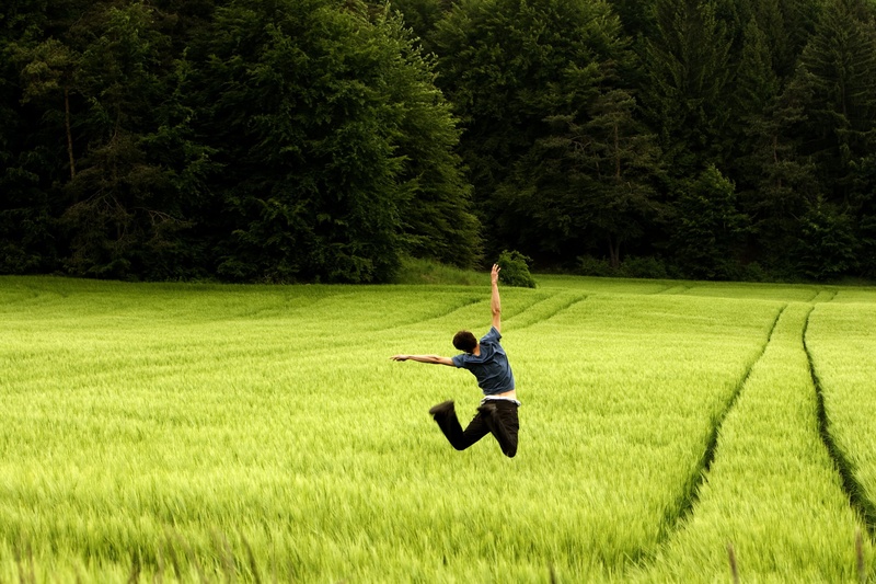 juicy, luck, one person, daytime, lifestyles, jump, field, full length, forest, sport, growth, dom, shirts, wears, tree, person, grass, leisure activity