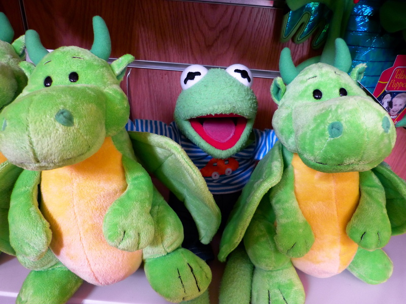 frog, doll, toys, fun, art and craft, for sale, choice, buddy, no people, representation, green, stuffed toy, celebration, green color, variation, 4K