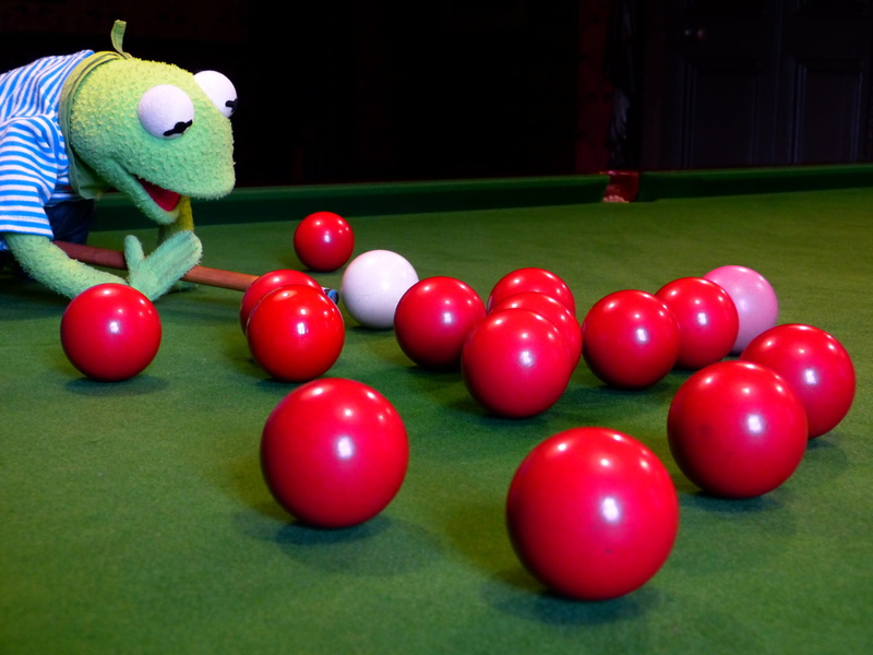 billiards, green color, doll, juze, 4K, sport, ball, relaxation, balls, red, play, fun, playing, frog, activity, leisure games, pool table, company, leisure activity