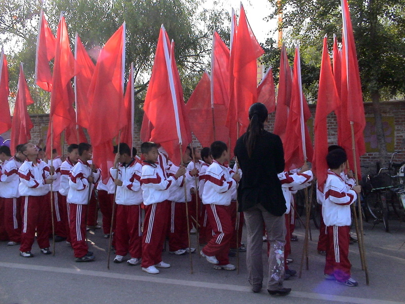 city, large group of people, satisfied, flag, fengcheng, happy, laugh, 1080P, uniform, standing, live, group of people, china, celebration, feast day