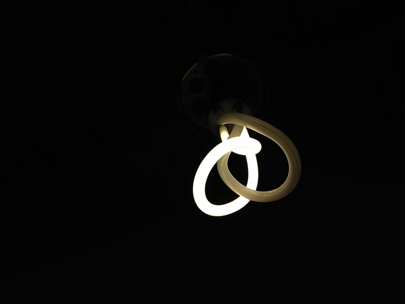 electric lamp, soho, cut out, vereinigtes königreich, night, energy efficient, dark, energy efficient lightbulb, glowing, black background, close-up, 2K