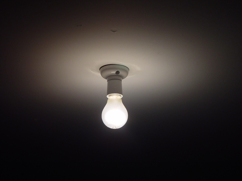 devices, 2K, technology, light bulb, black background, single object, energy efficient lightbulb, light - natural phenomenon, electric light, indoors