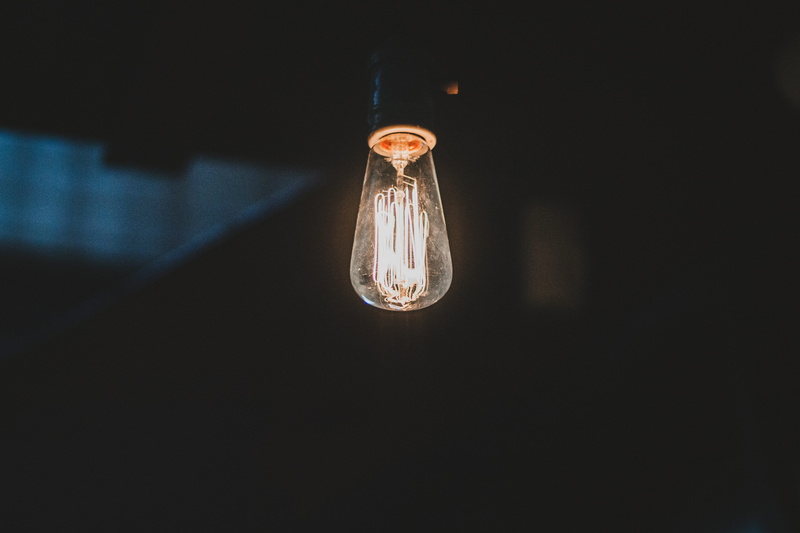 electricity, source of illumination, dark, glowing, fuel and power generation, room, filament, 4K, no people, bright, focus on foreground, luz, technology