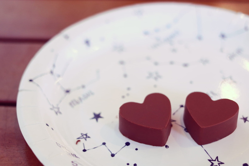 selective focus, gift, text, white color, red, floral pattern, no people, romance, love, 1080P, freshness, positive emotion, heart Shape, communication