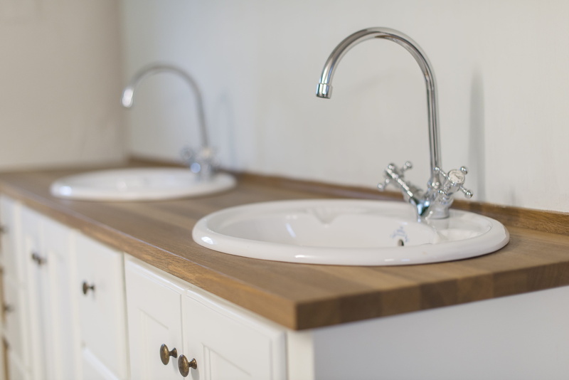 selective focus, luxury, white, indoors, silver colored, reflection, purity, mirror, domestic bathroom, faucet, natural, interior, home showcase interior