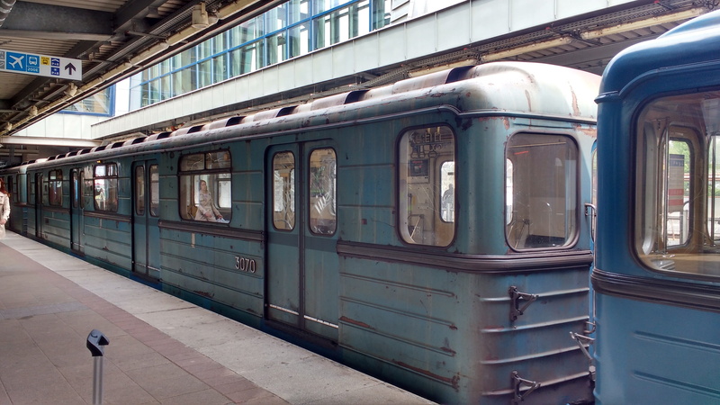 land vehicle, train, old, culture, subway, metro, railroad station platform, glass - material, hungary, window, railroad station, railroad track, metro 3
