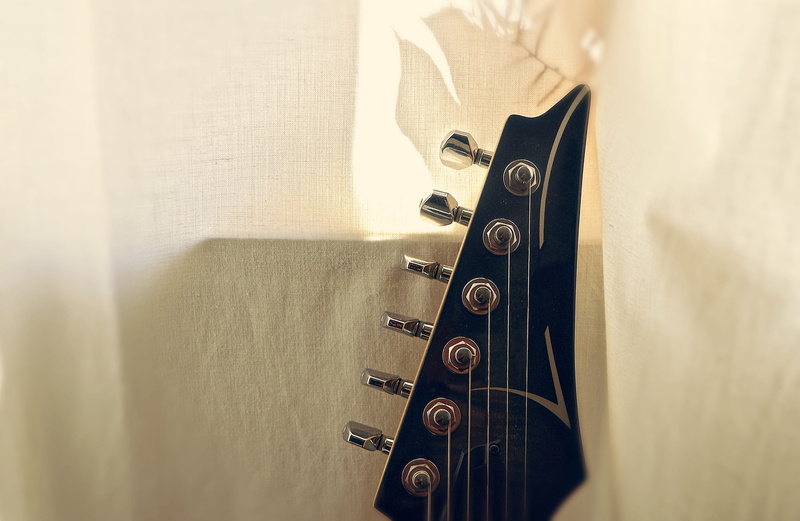 electric guitar, rock guitar, vintage, electrically, musical instrument string, rock, detail, rock music, arts culture and entertainment, still life, no people