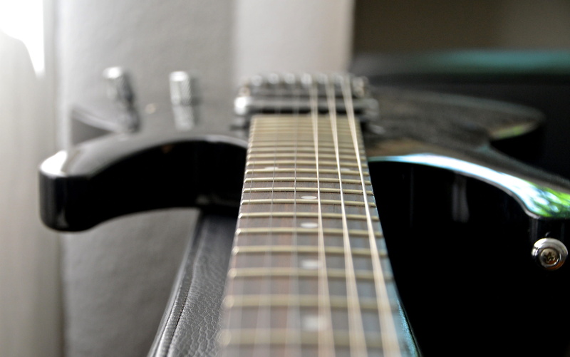 closeup, photo, modern rock, string, string instrument, rock guitar, guitar, domestic room, no people, rock, studio shot, indoors, single object, close-up