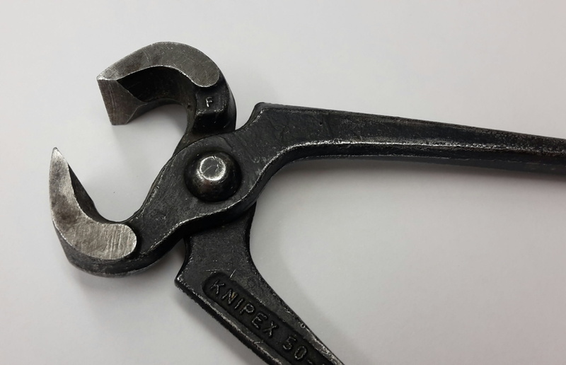white background, iron - metal, Tool, cut out, Pincers, indoors, hand tool, pull out, hammer, weapon, studio shot, no people, Craft, still life, Pliers