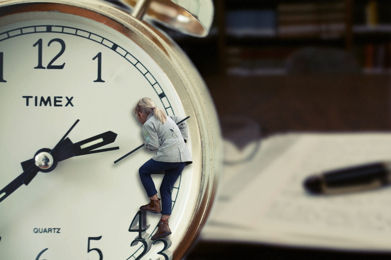 child, remind, Timex, schedule, hour, stopwatch, minute hand, deadline, clock, clock face, repair, climbing, alarm clock, focus on foreground, kids, car