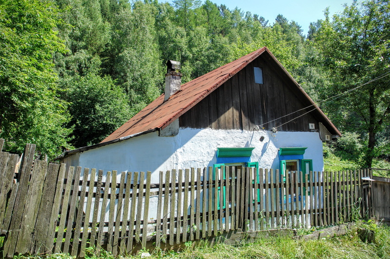 growth, no people, nature, building, Single Family Home, 4K, green color, Tooth, field, boundary, building exterior, land, outdoors, wood - material, house