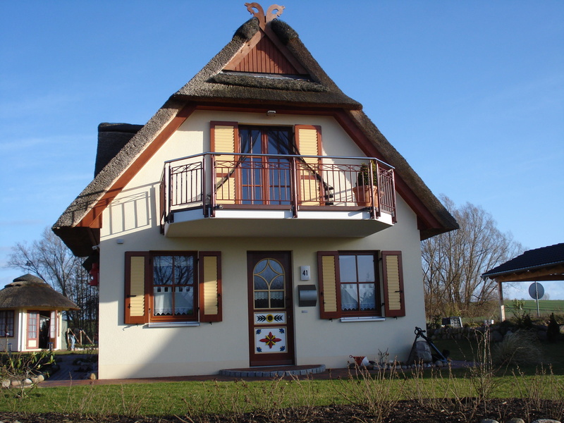 beautiful, building, grass, reed roof, insel poel, house, reed, thatched, no people, building exterior, at home, plant, window, sky, thatched cottage, built structure