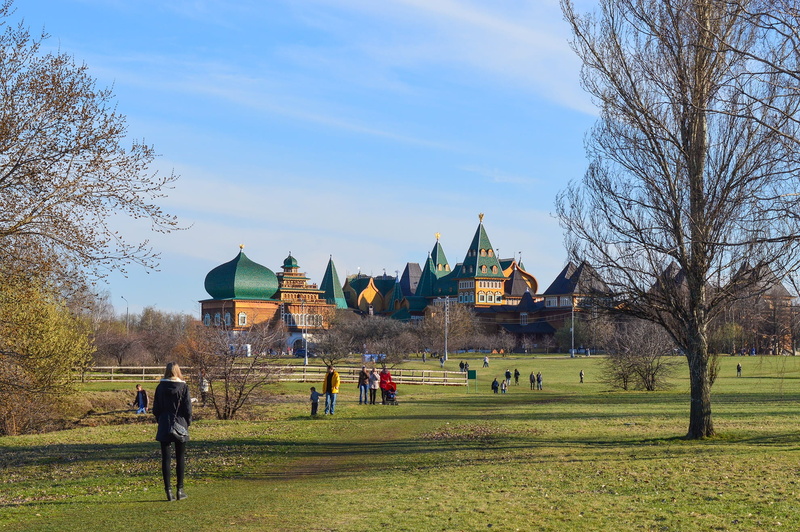 historic architecture, group of people, ancient buildings, travel destinations, moscow, field, bare tree, nature, wood, tourism, incidental people, Alexey Mikhailovich