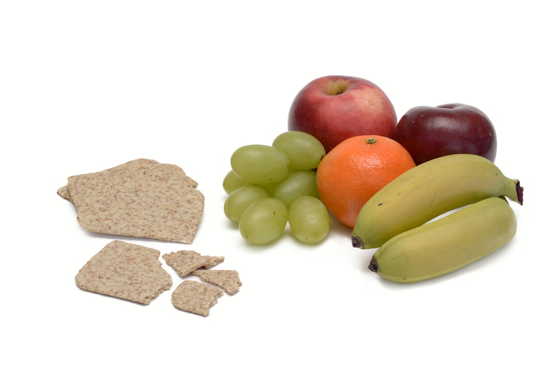 decision, food and drink, apple - fruit, dieting, cut out, no people, fruits, choice, nutrition, fruit, ripe, healthy, 5K, frisch, whole grain pastries