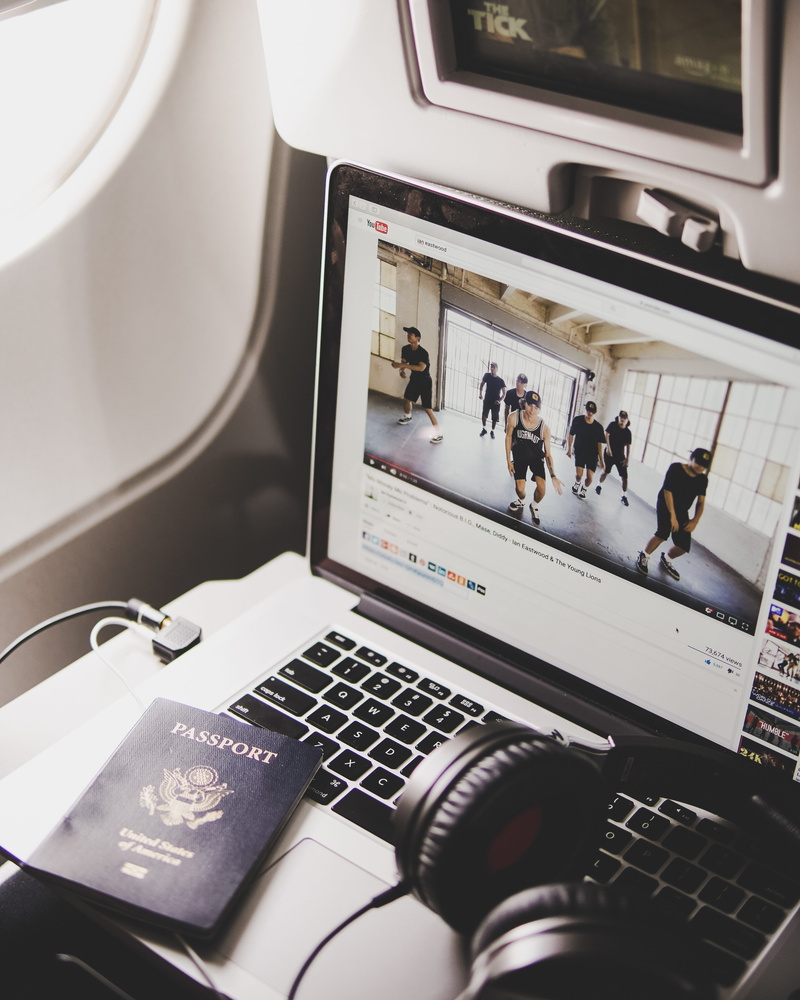 camera - photographic equipment, laptop, activity, technology, indoors, computer, screen, macbook, communication, device screen, pro, digital camera, black