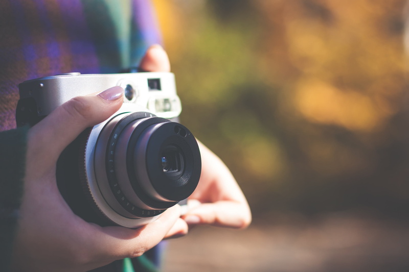photography themes, lens, photography, camera - photographic equipment, person, close-up, photographing, human hand, milc, focus on foreground, digital camera
