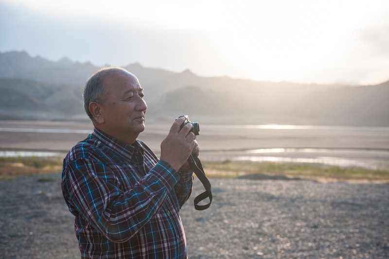 drinking, person, land, senior adult, standing, nature, one Person, milc, holding, man, ethnicity, 4K, viewpoint, sunlight, water, one Man Only, mature Adult